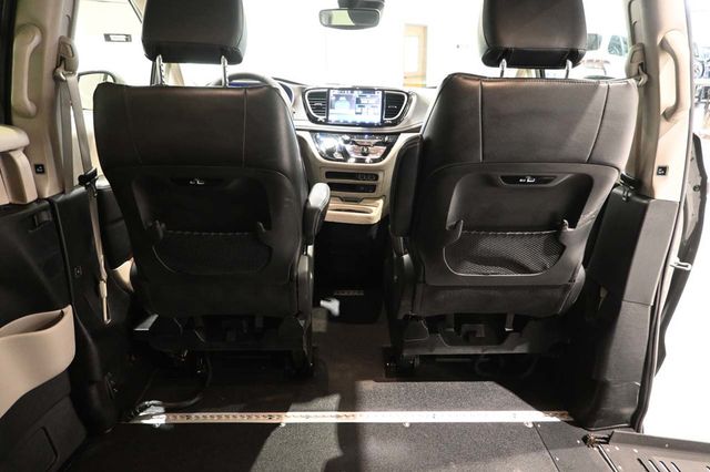 2022 Chrysler Pacifica Touring L FWD - 23072817 - 19