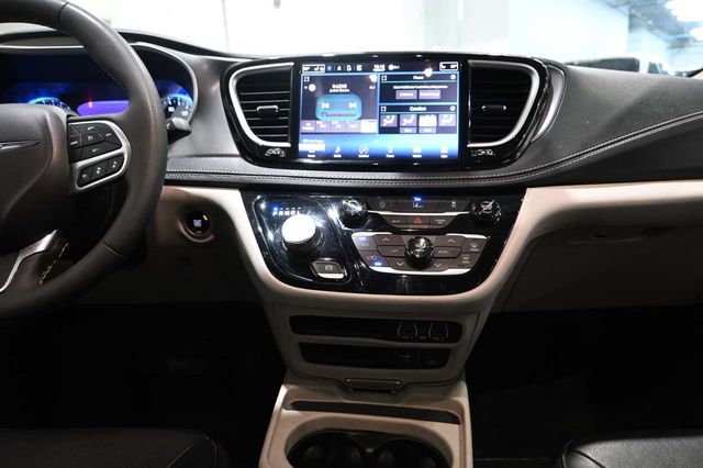 2022 Chrysler Pacifica Touring L FWD - 23072817 - 22