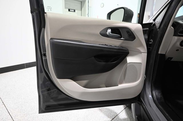 2022 Chrysler Pacifica Touring L FWD - 23072817 - 29