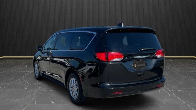 2022 Chrysler Voyager LX - 23093213 - 10