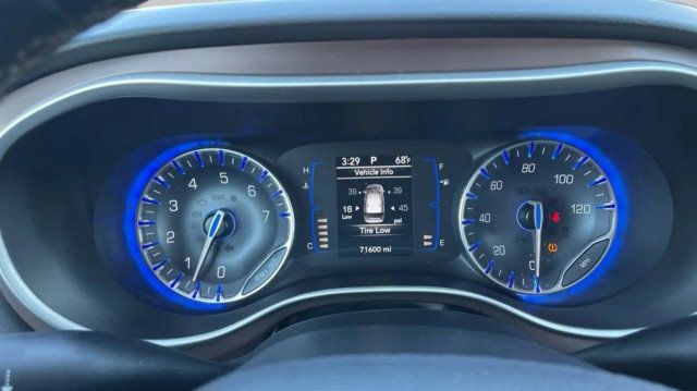2022 Chrysler Voyager LX - 23093213 - 14