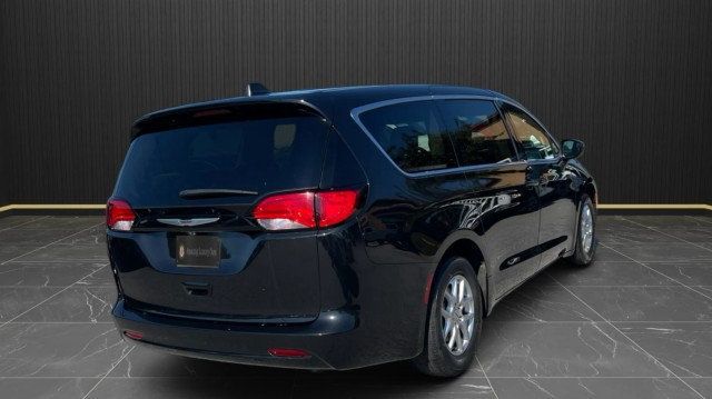 2022 Chrysler Voyager LX - 23093213 - 6