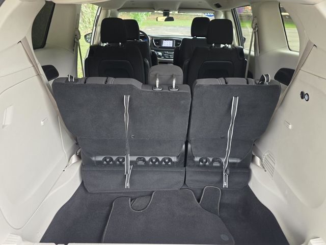 2022 Chrysler Voyager LX - 23033600 - 10