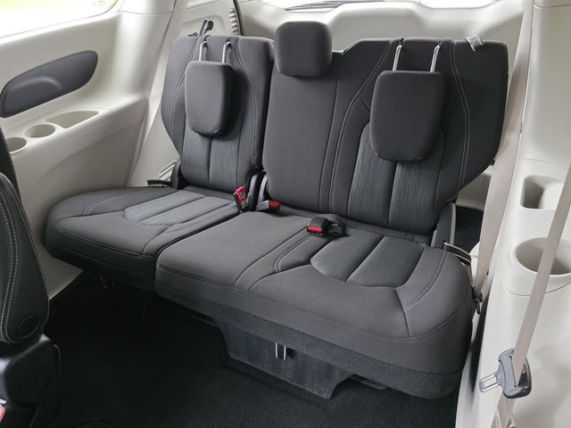 2022 Chrysler Voyager LX - 23033600 - 12