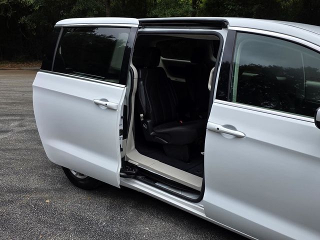 2022 Chrysler Voyager LX - 23033600 - 13