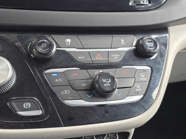 2022 Chrysler Voyager LX - 23033600 - 22