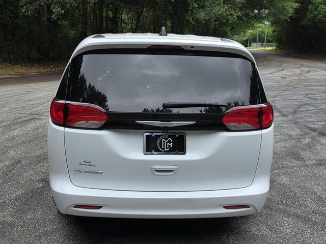 2022 Chrysler Voyager LX - 23033600 - 2