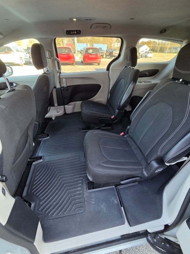 2022 Chrysler Voyager LX - 22947646 - 9