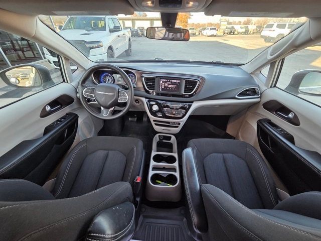 2022 Chrysler Voyager LX - 22947646 - 11