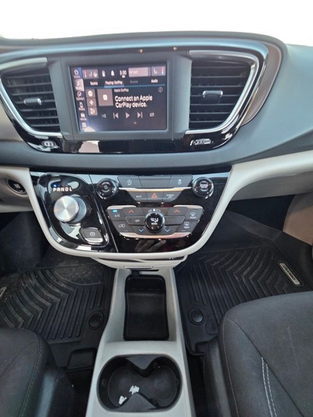 2022 Chrysler Voyager LX - 22947646 - 13