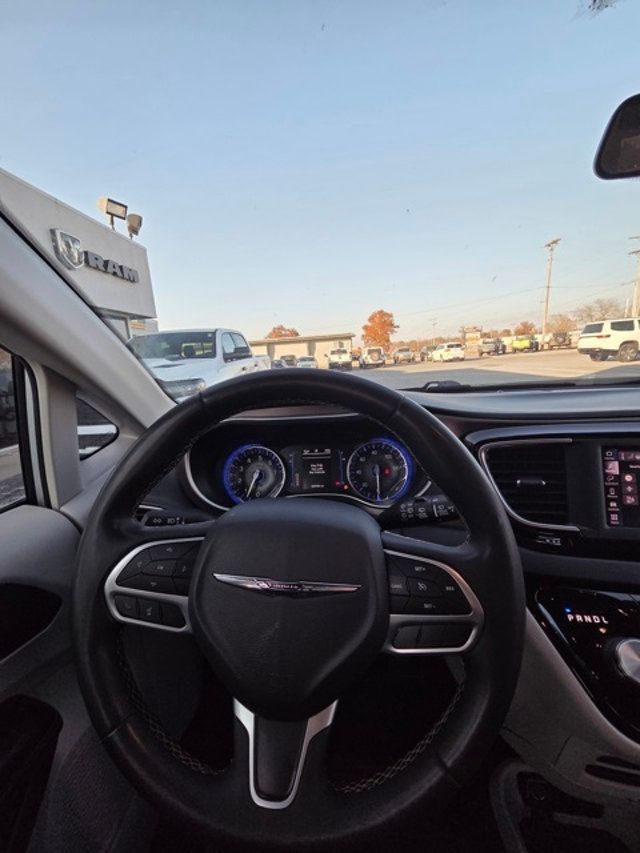 2022 Chrysler Voyager LX - 22947646 - 15