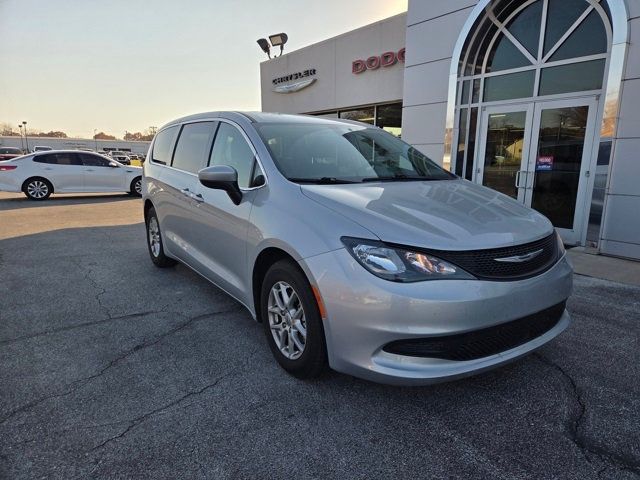 2022 Chrysler Voyager LX - 22947646 - 1