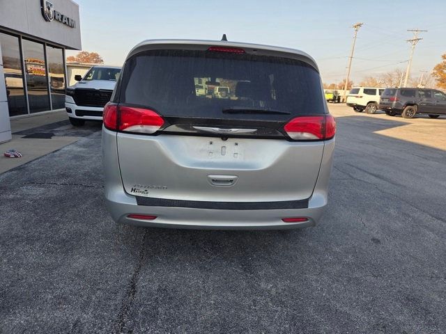 2022 Chrysler Voyager LX - 22947646 - 6