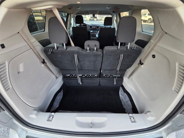 2022 Chrysler Voyager LX - 22947646 - 7