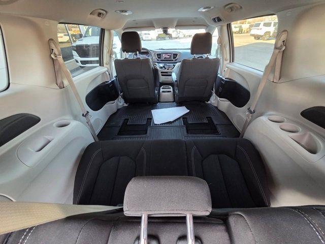 2022 Chrysler Voyager LX - 22947646 - 8