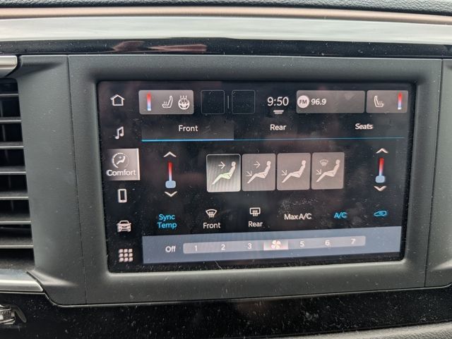 2022 Chrysler Voyager LX - 23034940 - 12