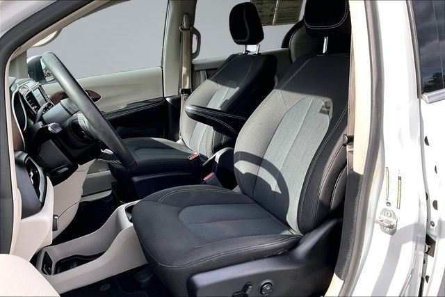 2022 Chrysler Voyager LX - 23031245 - 9