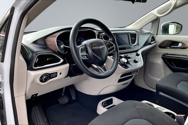 2022 Chrysler Voyager LX - 23031245 - 10
