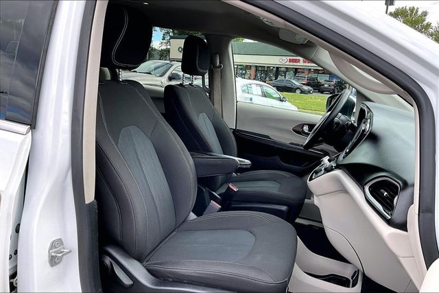 2022 Chrysler Voyager LX - 23031245 - 11