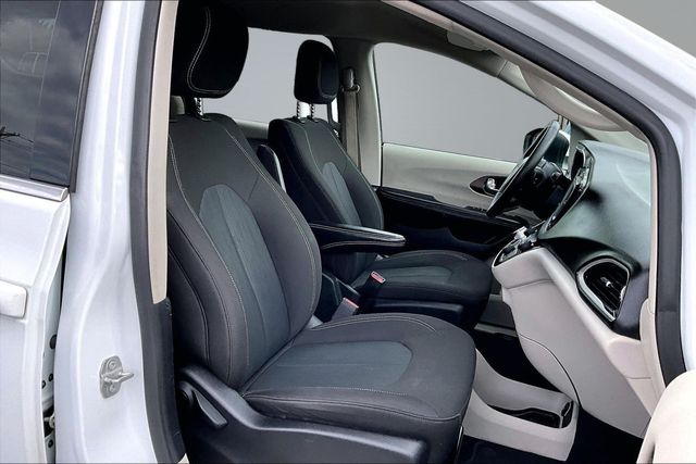2022 Chrysler Voyager LX - 23031245 - 13