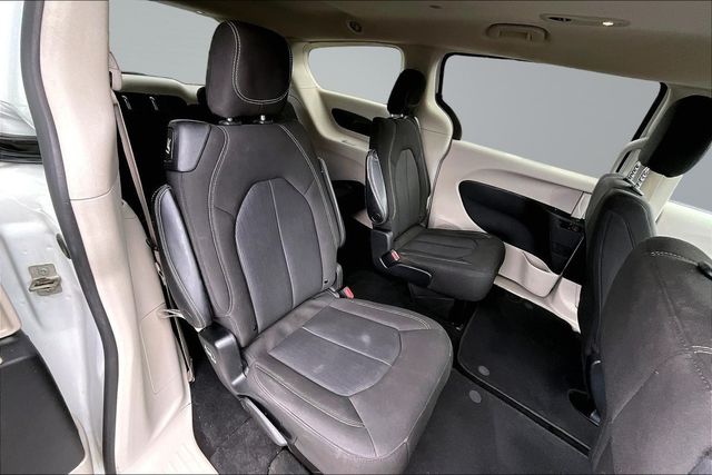 2022 Chrysler Voyager LX - 23031245 - 14