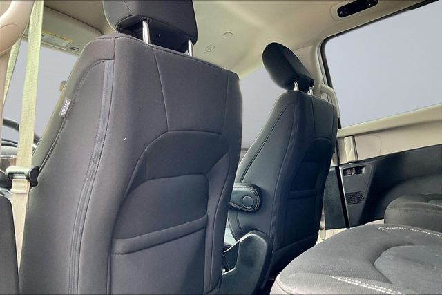 2022 Chrysler Voyager LX - 23031245 - 18