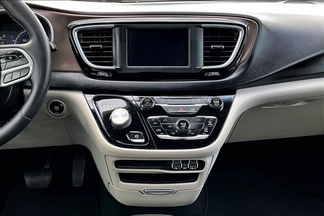 2022 Chrysler Voyager LX - 23031245 - 24