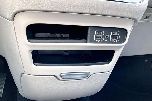 2022 Chrysler Voyager LX - 23031245 - 27