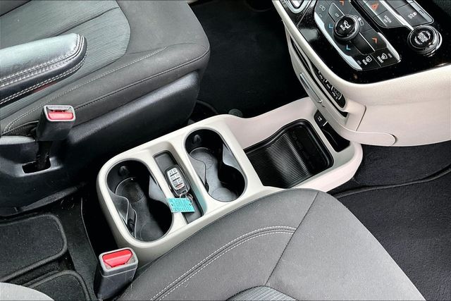 2022 Chrysler Voyager LX - 23031245 - 28