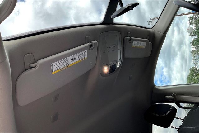 2022 Chrysler Voyager LX - 23031245 - 32