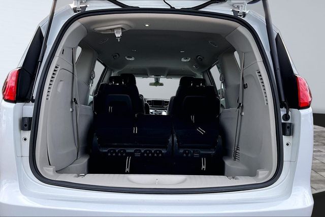 2022 Chrysler Voyager LX - 23031245 - 34