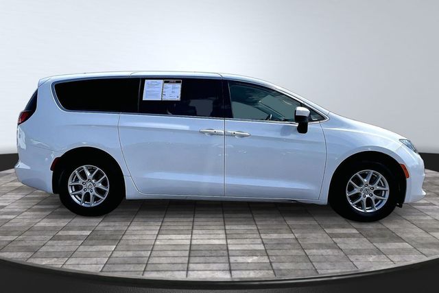2022 Chrysler Voyager LX - 23031245 - 7