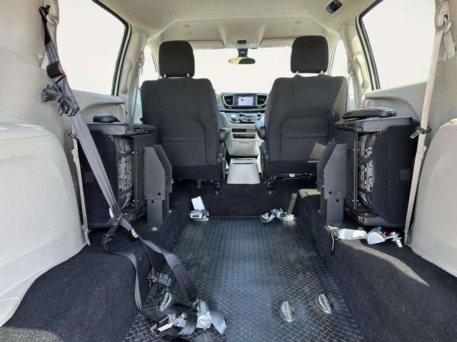 2022 Chrysler Voyager LX 4dr Mini Van - 23050933 - 13