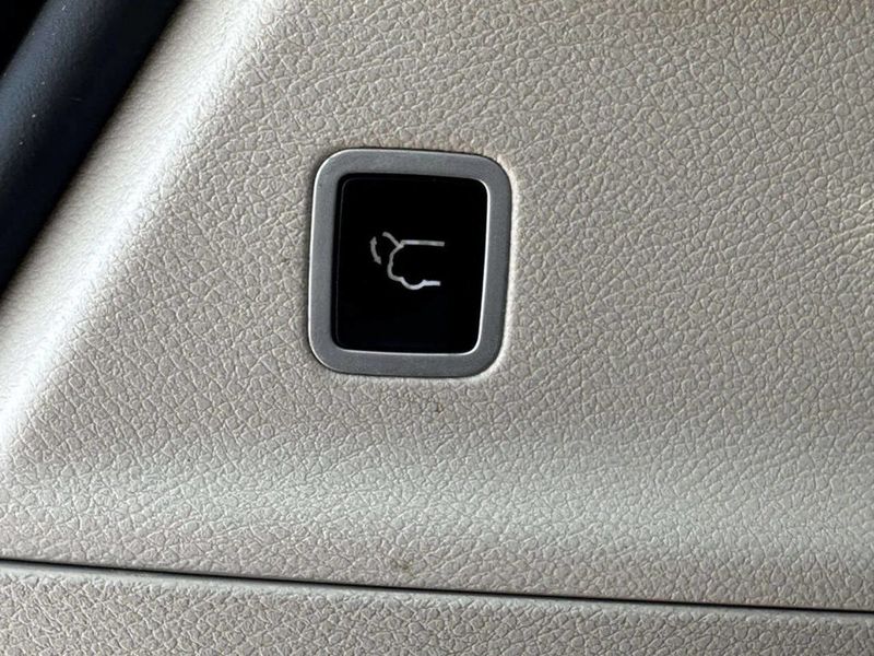 2022 Chrysler Voyager LX 4dr Mini Van - 23050933 - 16