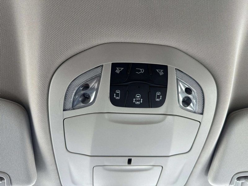2022 Chrysler Voyager LX 4dr Mini Van - 23050933 - 37