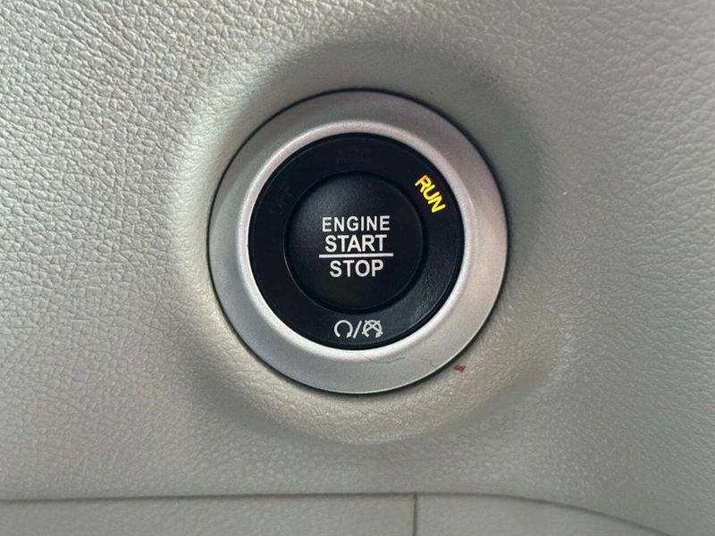 2022 Chrysler Voyager LX 4dr Mini Van - 23050933 - 38