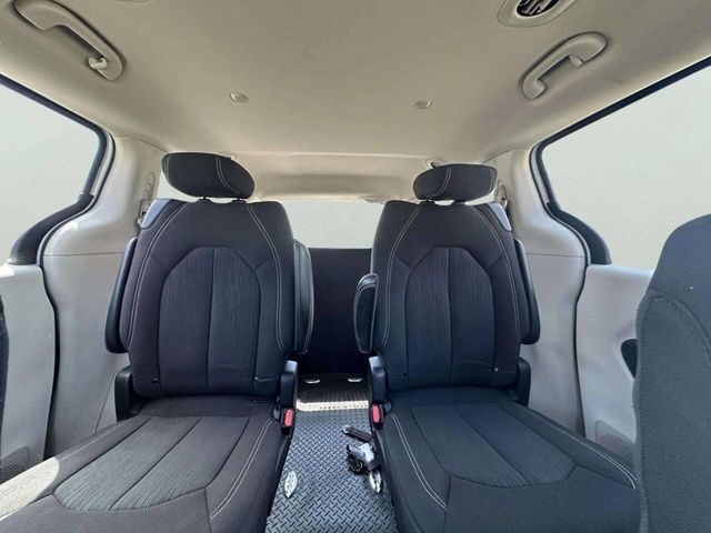 2022 Chrysler Voyager LX 4dr Mini Van - 23050933 - 39