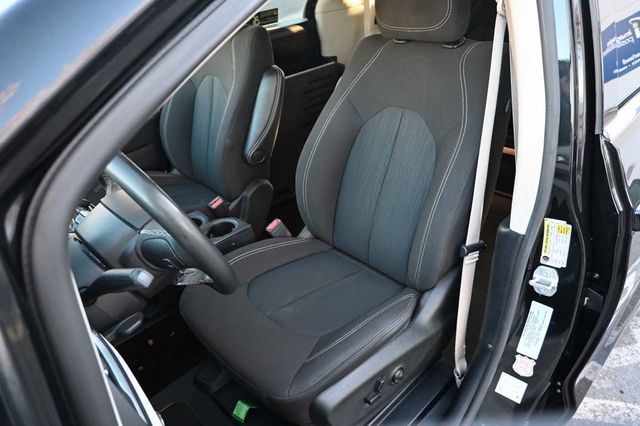 2022 Chrysler Voyager LX Mobility Handicap Van - 22913880 - 12