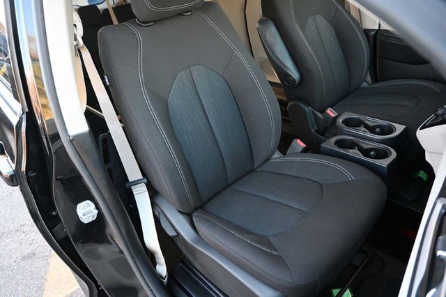 2022 Chrysler Voyager LX Mobility Handicap Van - 22913880 - 14