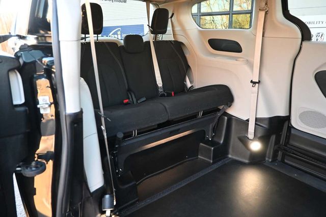 2022 Chrysler Voyager LX Mobility Handicap Van - 22913880 - 16
