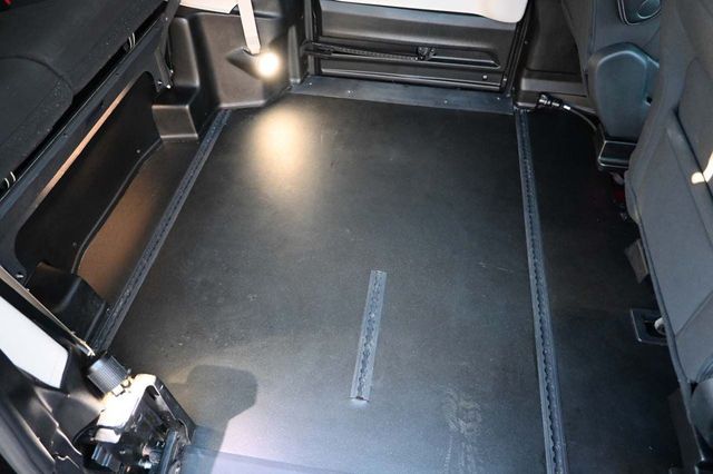 2022 Chrysler Voyager LX Mobility Handicap Van - 22913880 - 17