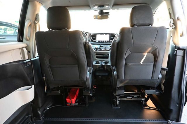 2022 Chrysler Voyager LX Mobility Handicap Van - 22913880 - 18