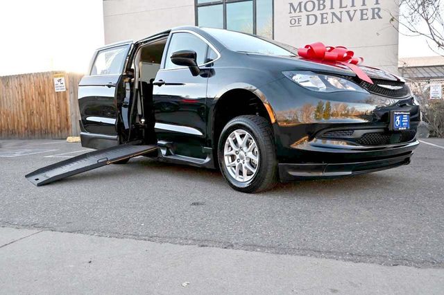 2022 Chrysler Voyager LX Mobility Handicap Van - 22913880 - 1