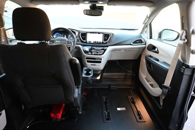 2022 Chrysler Voyager LX Mobility Handicap Van - 22913880 - 19