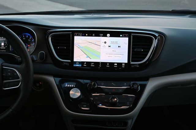 2022 Chrysler Voyager LX Mobility Handicap Van - 22913880 - 21