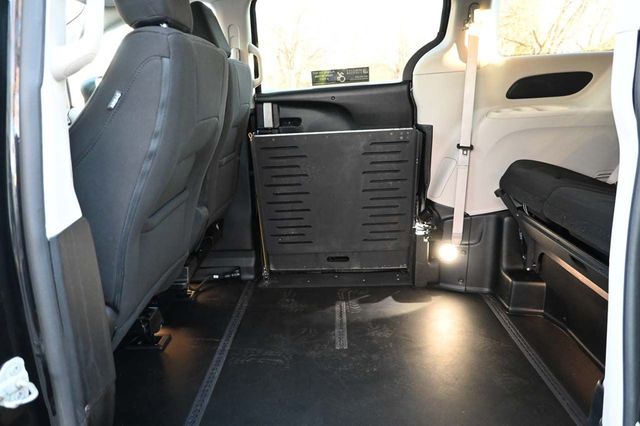 2022 Chrysler Voyager LX Mobility Handicap Van - 22913880 - 25
