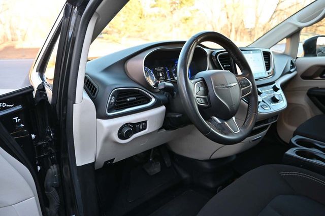 2022 Chrysler Voyager LX Mobility Handicap Van - 22913880 - 29