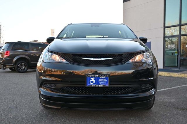 2022 Chrysler Voyager LX Mobility Handicap Van - 22913880 - 3