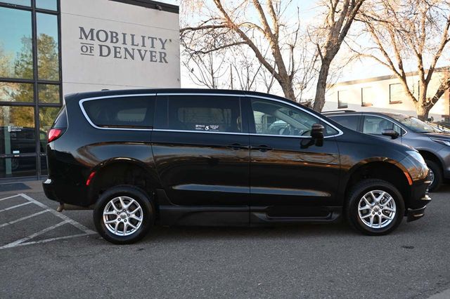 2022 Chrysler Voyager LX Mobility Handicap Van - 22913880 - 4