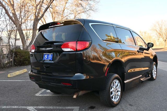 2022 Chrysler Voyager LX Mobility Handicap Van - 22913880 - 5
